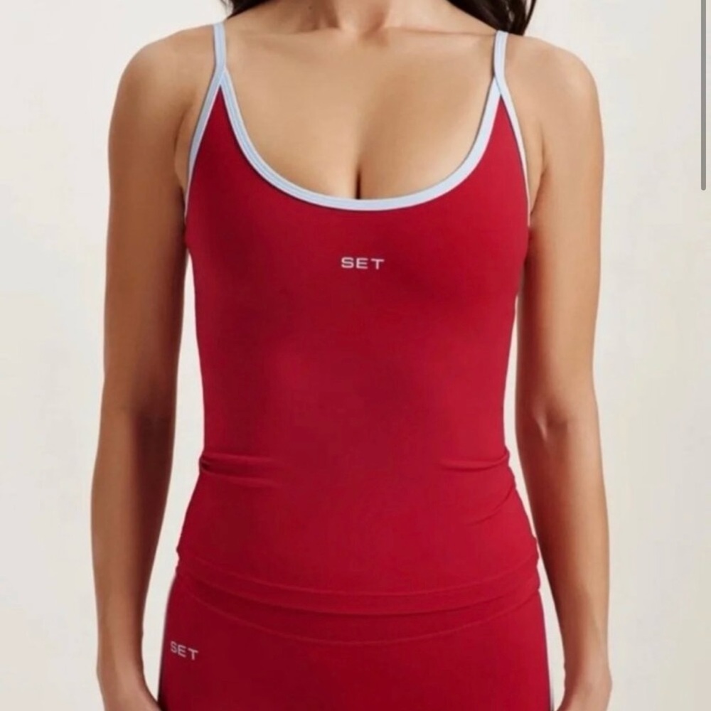 Set Active Verse sporty U tank